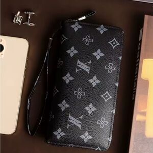 Brand new ✨ Black Patterned Wristlet Wallet